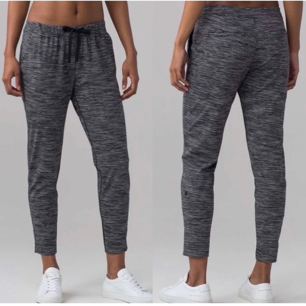 Lululemon On The Fly Pant Wee Are from Space Crop Jogger Women's size 10